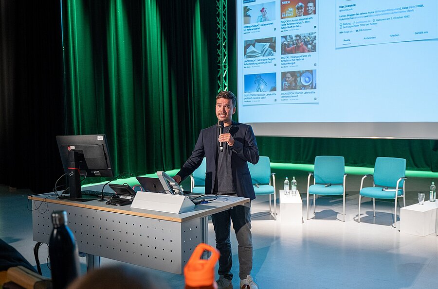 Bob Blume bei der Veranstaltung "Die Schule brennt"