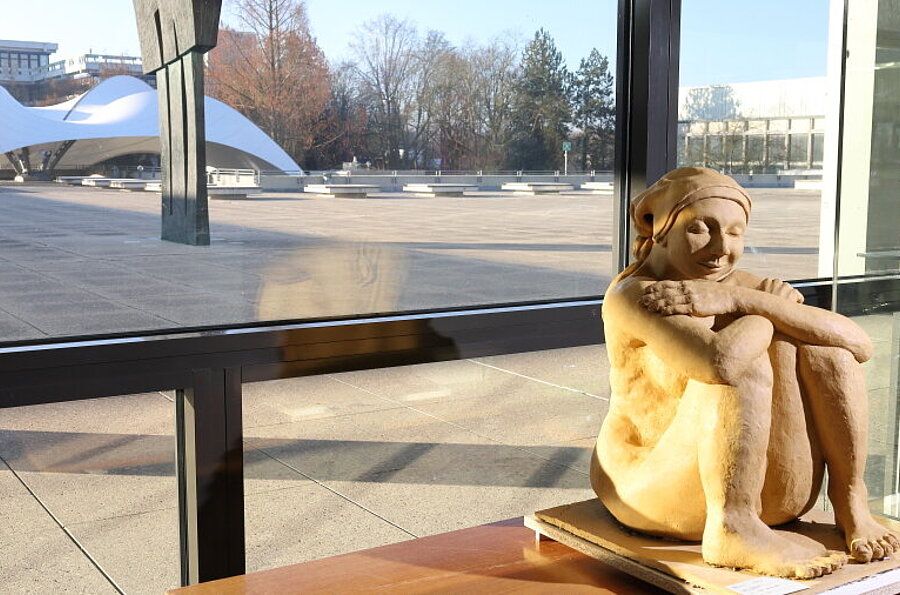 Blick in die Ausstellung in der Studiengalerie mit Werken der Studierenden